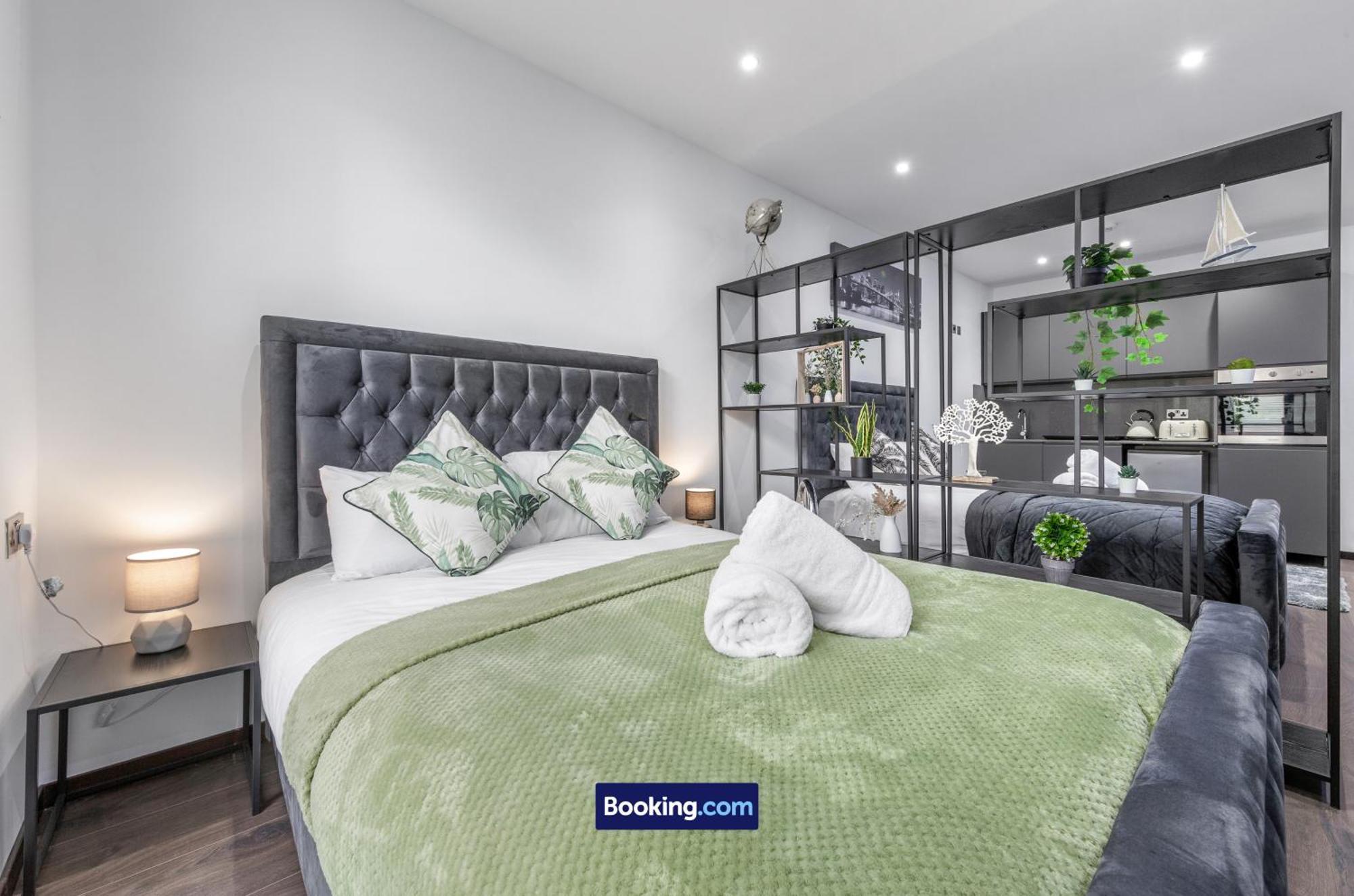 Stylish Studio Apt By Stay Smart Short Lets & Serviced Accommodation Woodstock With Free Wifi Londra Esterno foto