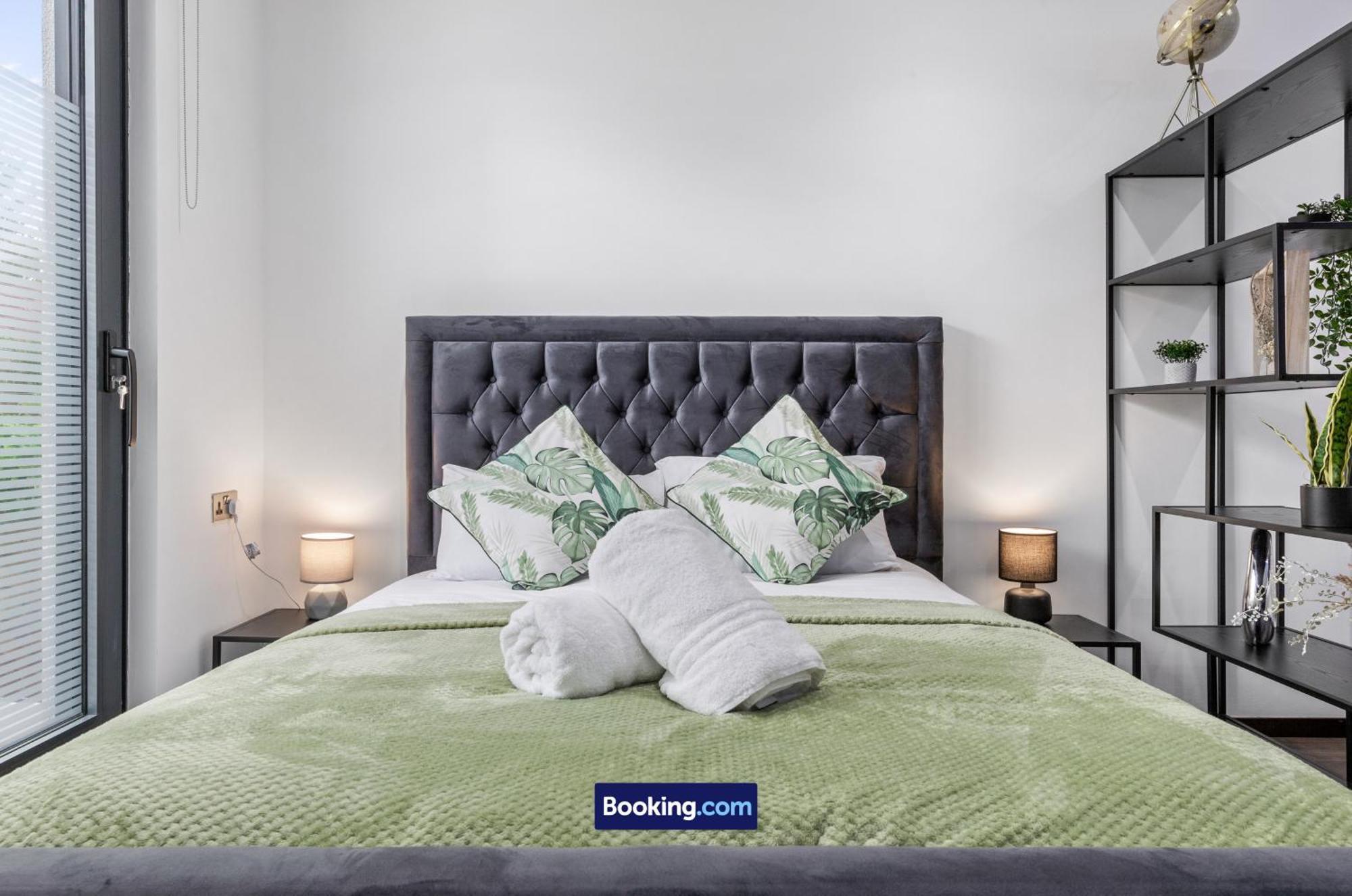 Stylish Studio Apt By Stay Smart Short Lets & Serviced Accommodation Woodstock With Free Wifi Londra Esterno foto