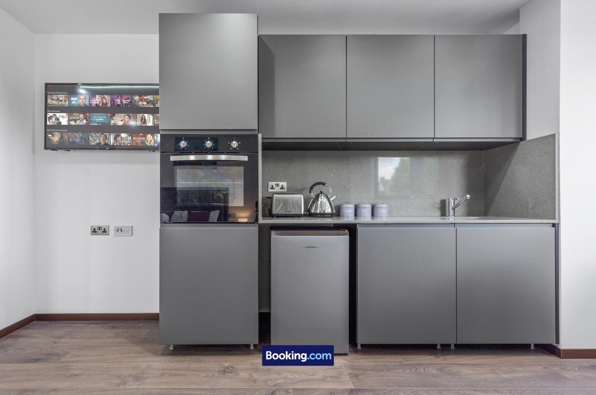 Stylish Studio Apt By Stay Smart Short Lets & Serviced Accommodation Woodstock With Free Wifi Londra Esterno foto