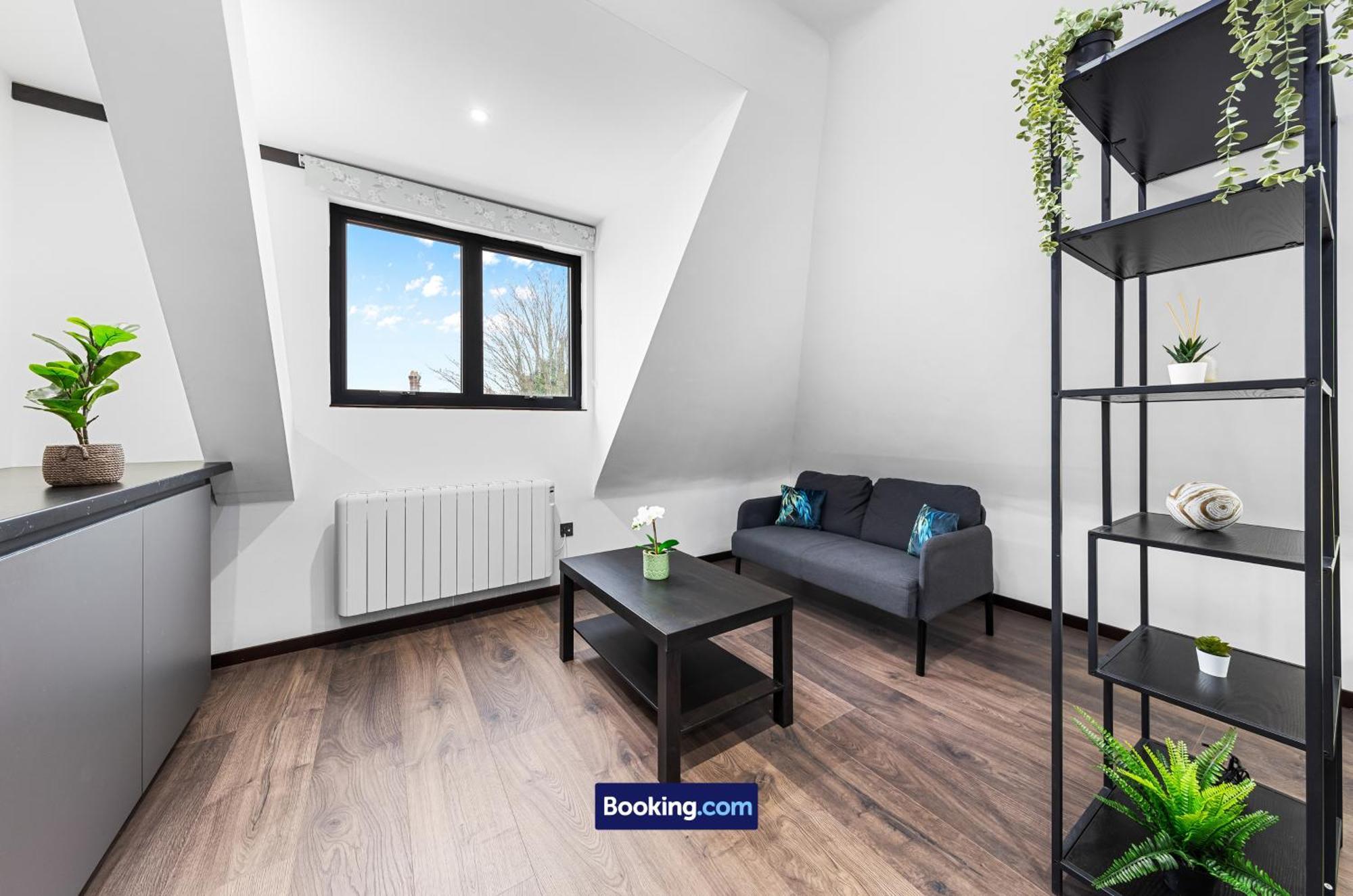 Stylish Studio Apt By Stay Smart Short Lets & Serviced Accommodation Woodstock With Free Wifi Londra Esterno foto