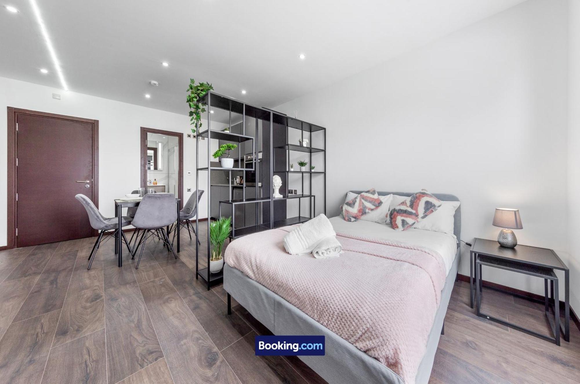 Stylish Studio Apt By Stay Smart Short Lets & Serviced Accommodation Woodstock With Free Wifi Londra Esterno foto