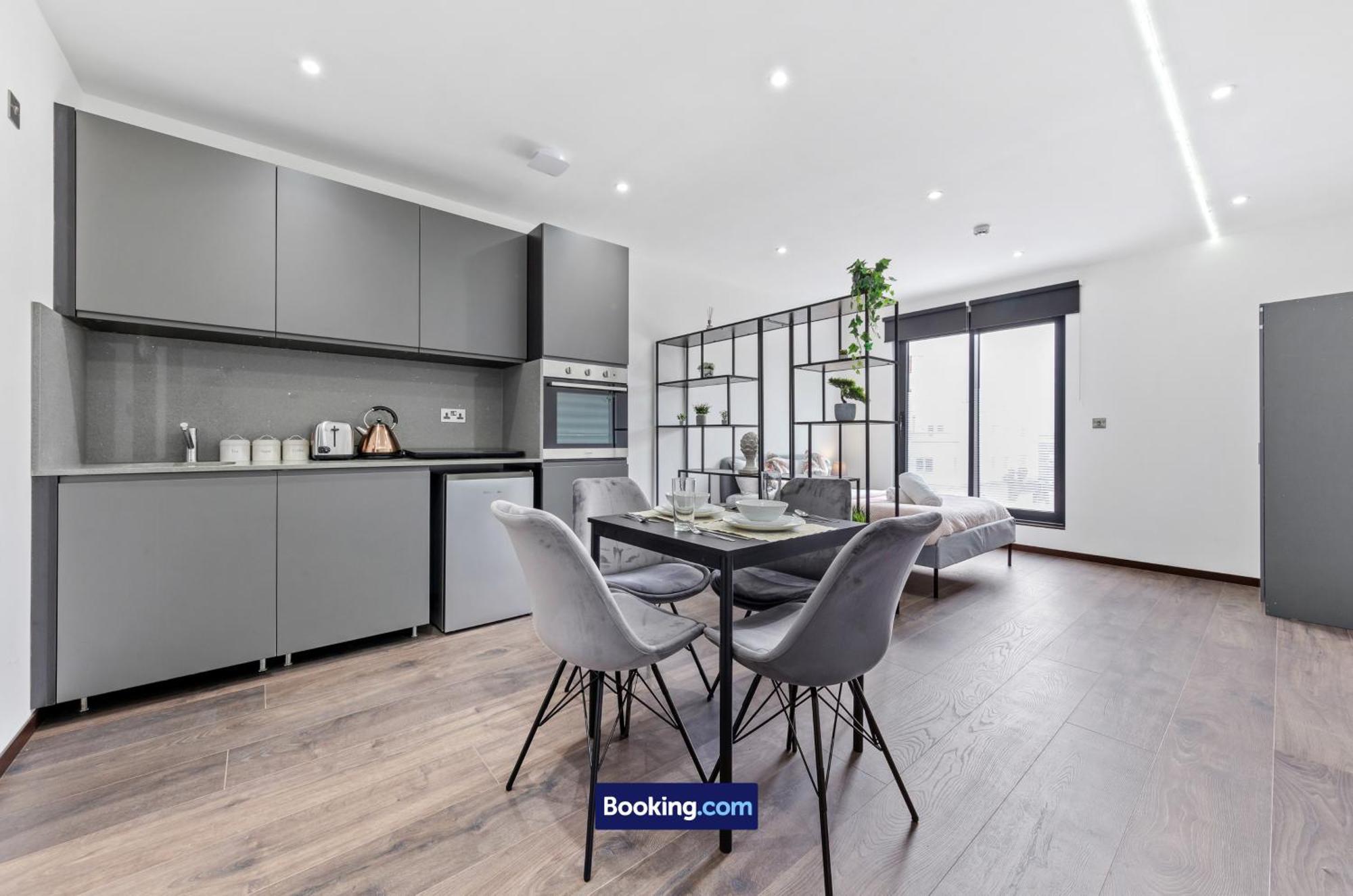 Stylish Studio Apt By Stay Smart Short Lets & Serviced Accommodation Woodstock With Free Wifi Londra Esterno foto