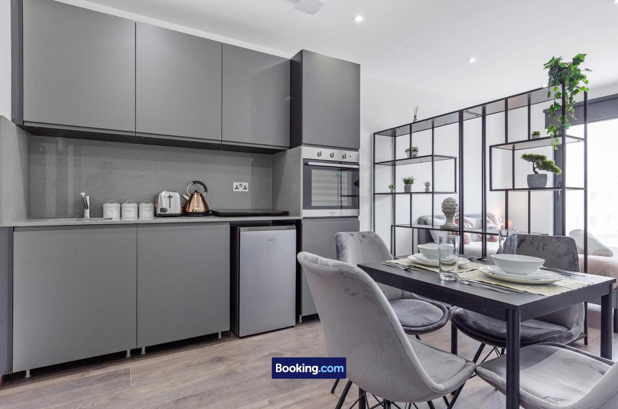 Stylish Studio Apt By Stay Smart Short Lets & Serviced Accommodation Woodstock With Free Wifi Londra Esterno foto