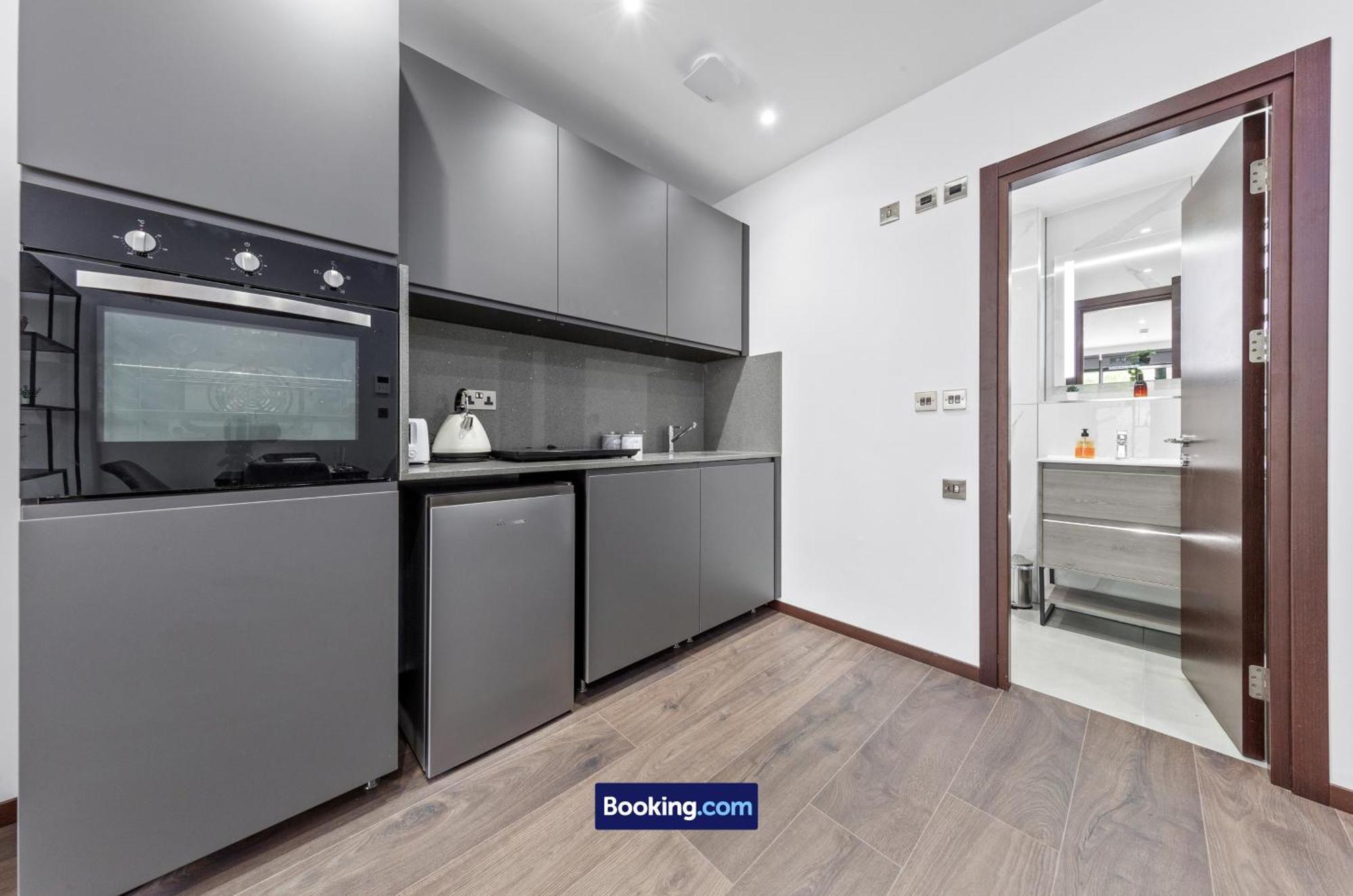 Stylish Studio Apt By Stay Smart Short Lets & Serviced Accommodation Woodstock With Free Wifi Londra Esterno foto