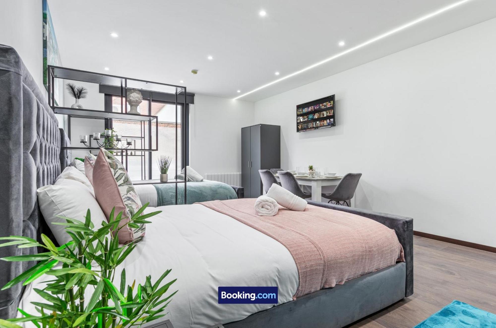 Stylish Studio Apt By Stay Smart Short Lets & Serviced Accommodation Woodstock With Free Wifi Londra Esterno foto