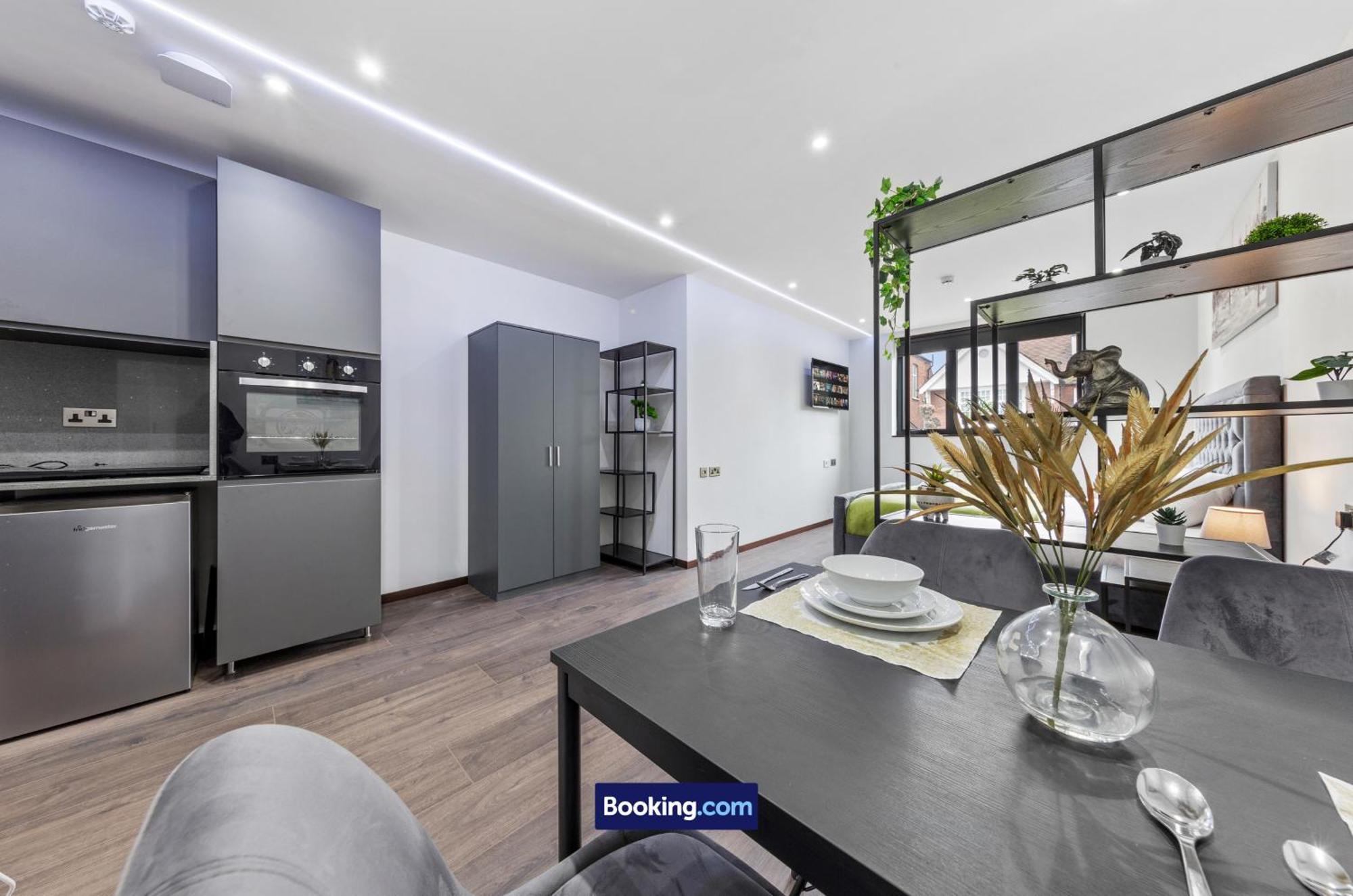 Stylish Studio Apt By Stay Smart Short Lets & Serviced Accommodation Woodstock With Free Wifi Londra Esterno foto